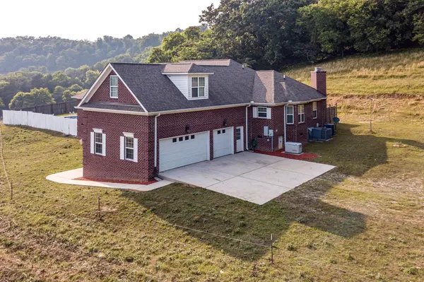 1660 Brown Shop Rd, Petersburg, TN 37144