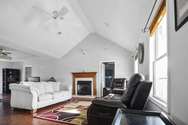 2756 Double Branch Rd, Columbia, TN 38401