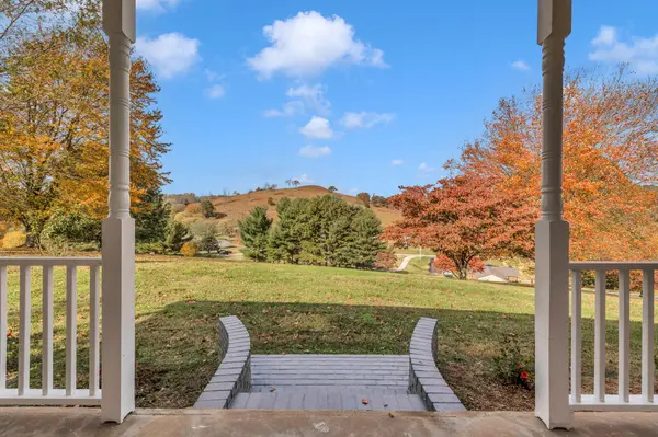 128 Hewitt Dr, Brush Creek, TN 38547