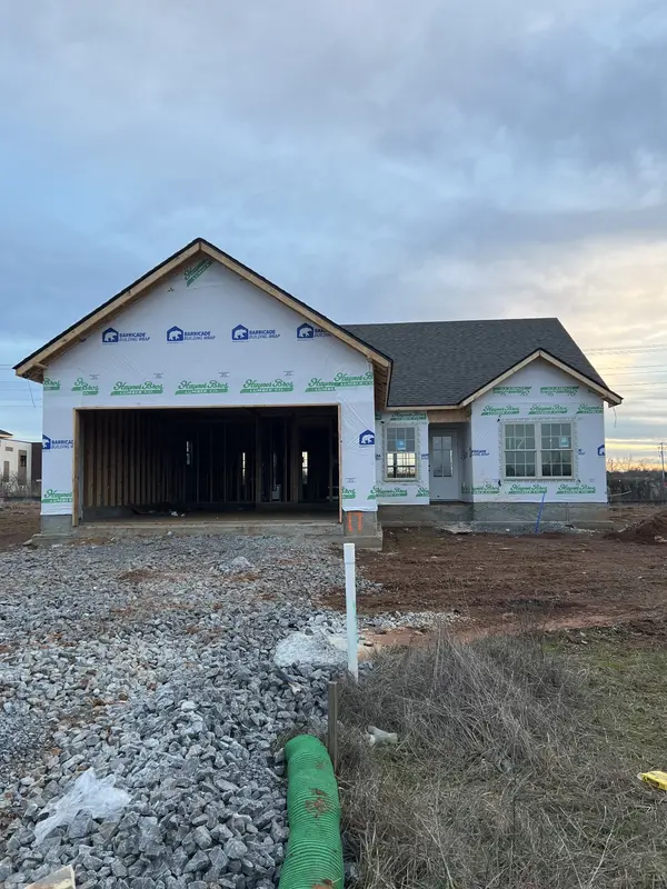 221 Meadowbrook Dr, Shelbyville, TN 37160