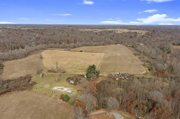 1 Oakmere Ln, Lafayette, TN 37083