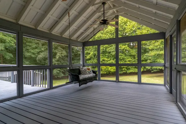 655 Knox Rd, Chapmansboro, TN 37035