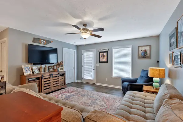 1821 Lakin Ln, Columbia, TN 38401
