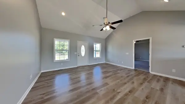 890 Mount Vernon Rd, Bethpage, TN 37022