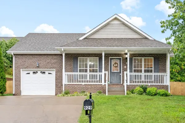 929 Excalibur Dr, Clarksville, TN 37040
