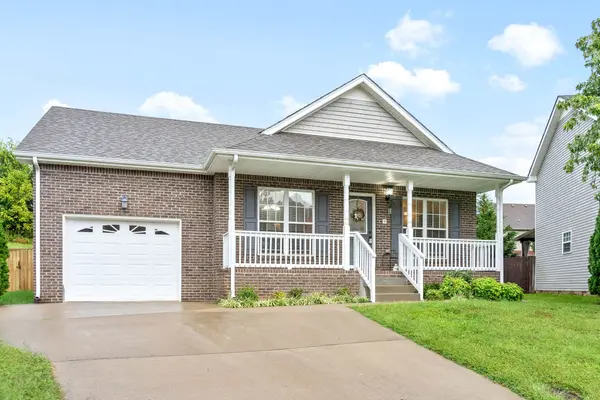 929 Excalibur Dr, Clarksville, TN 37040