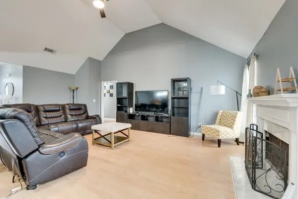 1707 Chris Dr, La Vergne, TN 37086