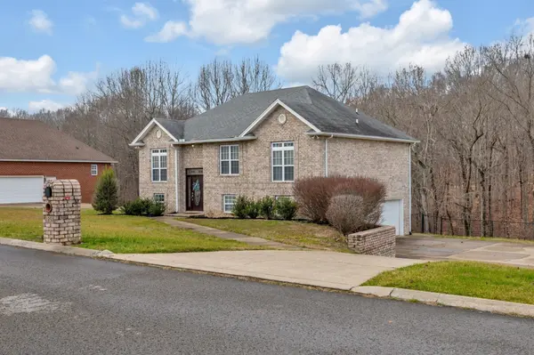 1350 Grassland Dr, Ashland City, TN 37015