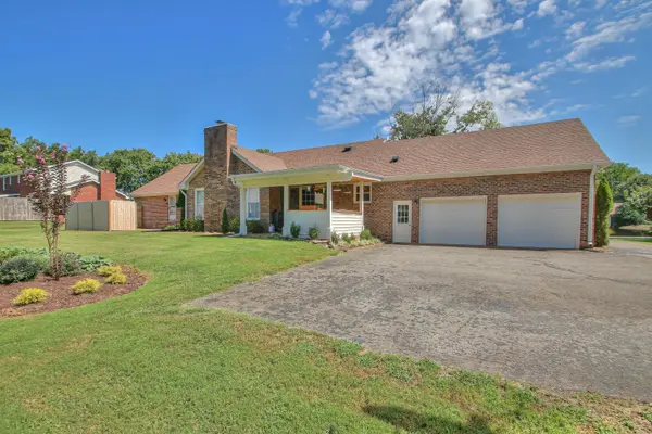 94 Valley Brook Dr, Hendersonville, TN 37075