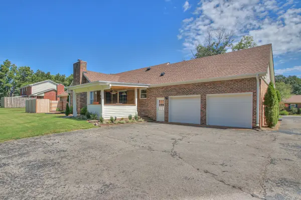 94 Valley Brook Dr, Hendersonville, TN 37075