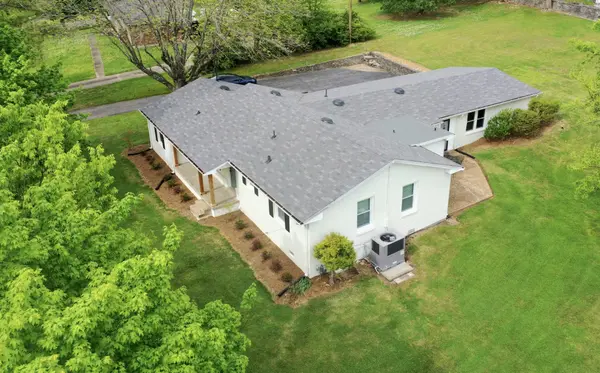 3909 Oxbow Dr, Nashville, TN 37207