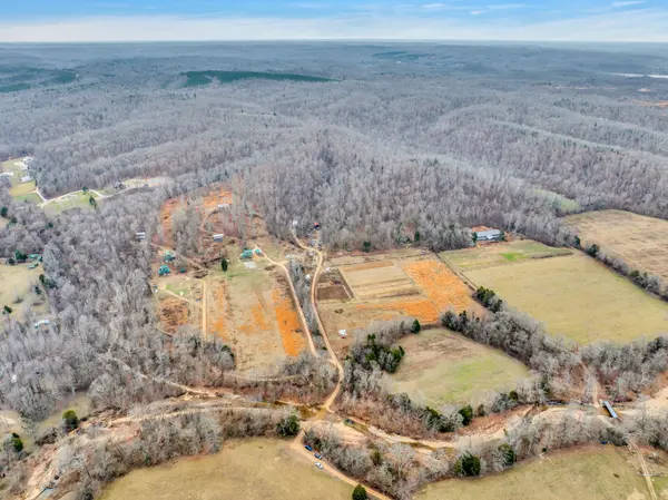 7305 Roan Creek Rd, Lobelville, TN 37097