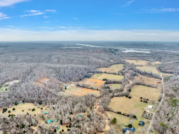 7305 Roan Creek Rd, Lobelville, TN 37097
