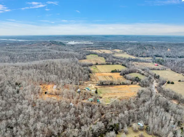 7305 Roan Creek Rd, Lobelville, TN 37097