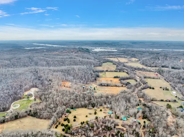 7305 Roan Creek Rd, Lobelville, TN 37097