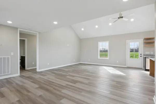 215 Hawkins Rd, Westmoreland, TN 37186