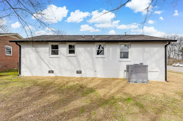 2165 W Richmond Hill Dr, Nashville, TN 37207