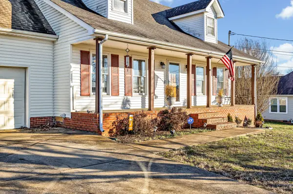 908 Armstrong Ln, Columbia, TN 38401