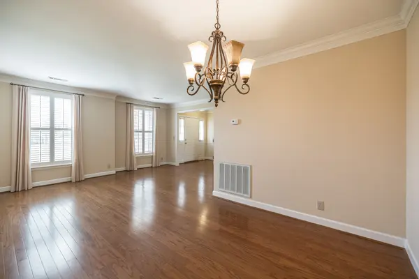 9151 Sawyer Brown Rd, Nashville, TN 37221