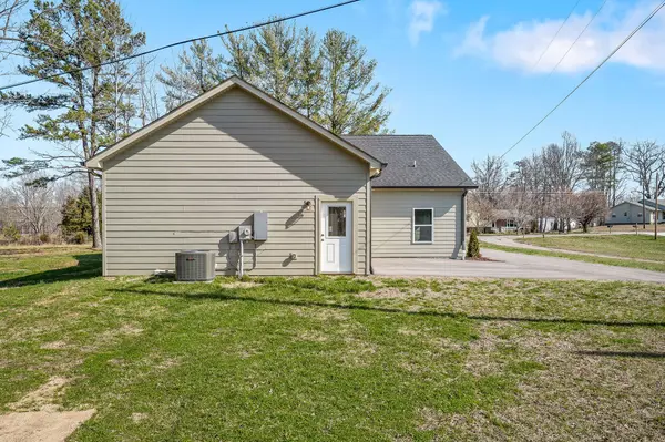 645 King Ridge Rd, Dowelltown, TN 37059