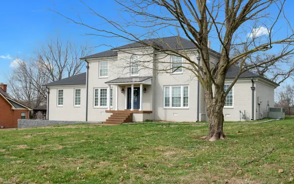 1724 Stop Thirty Rd,  Hendersonville,  TN 37075
