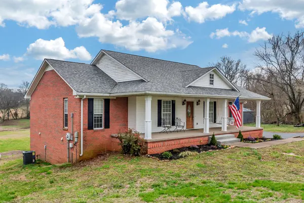1014 Tom Osborne Rd, Columbia, TN 38401