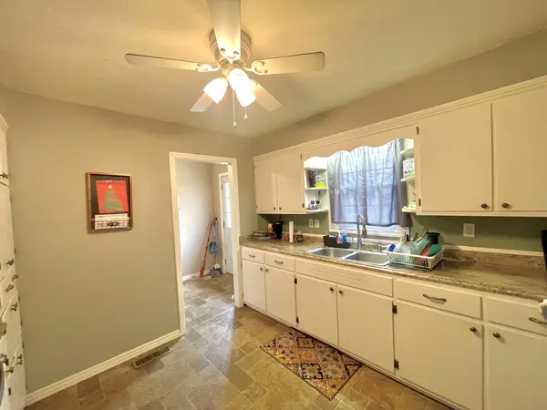 417 Wayne Dr, Hopkinsville, KY 42240
