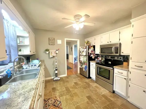 417 Wayne Dr, Hopkinsville, KY 42240