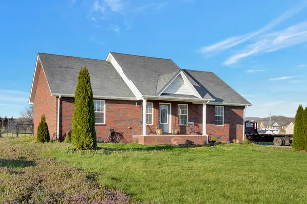 1013 Spire Way Dr, Castalian Springs, TN 37031