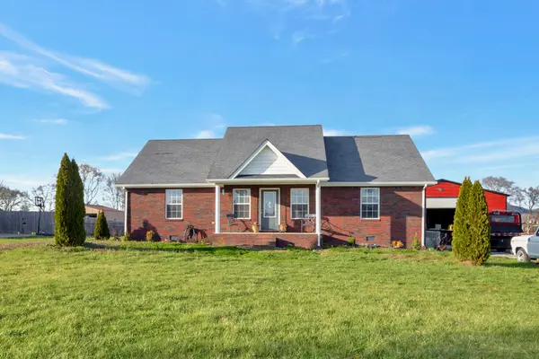 1013 Spire Way Dr, Castalian Springs, TN 37031
