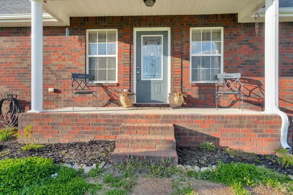 1013 Spire Way Dr, Castalian Springs, TN 37031