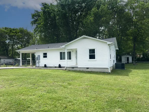 201 Greenview Dr, Columbia, TN 38401