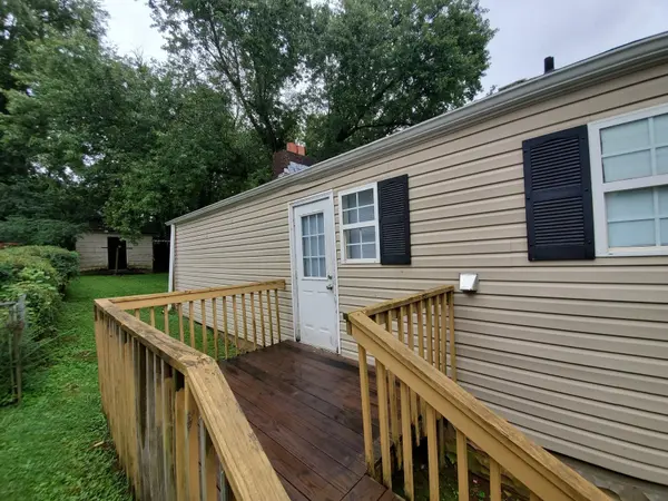 1006 College St #W, Fayetteville, TN 37334