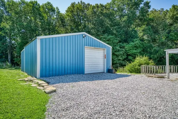 989 Garrett Rd, Quebeck, TN 38579