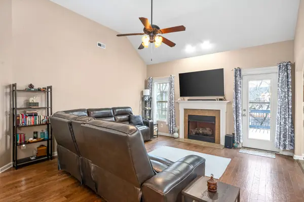 2477 Senseney Dr, Clarksville, TN 37042