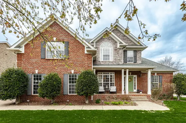 1000 Avery Trace Cir, Hendersonville, TN 37075