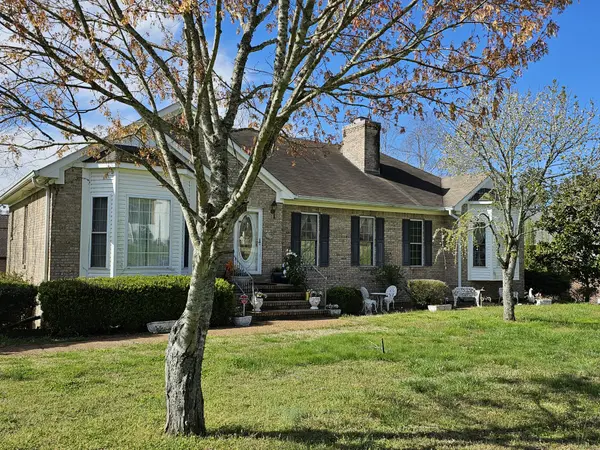 1707 Mayflower Dr, Columbia, TN 38401