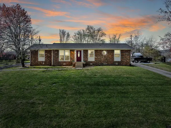 28 Main St #E, Gordonsville, TN 38563