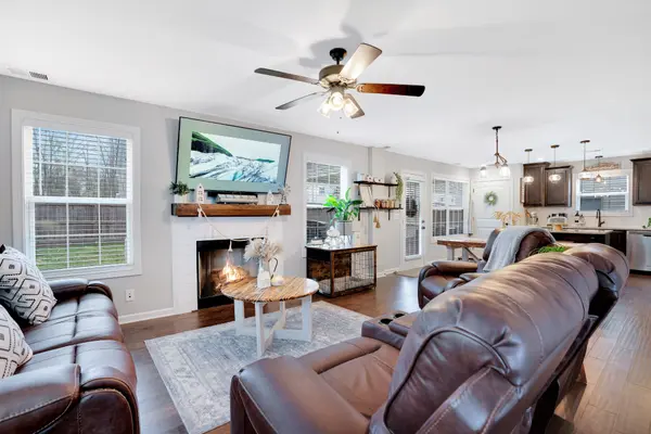 1293 Magnum Dr, Clarksville, TN 37040