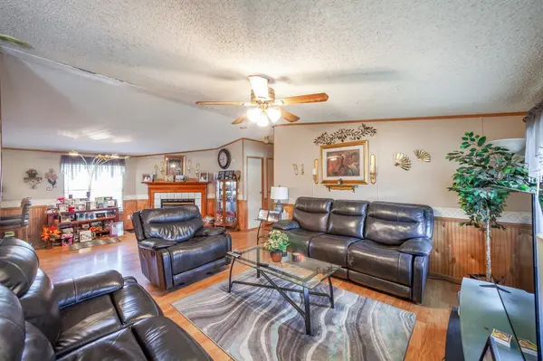 402 Jones St, Paris, TN 38242