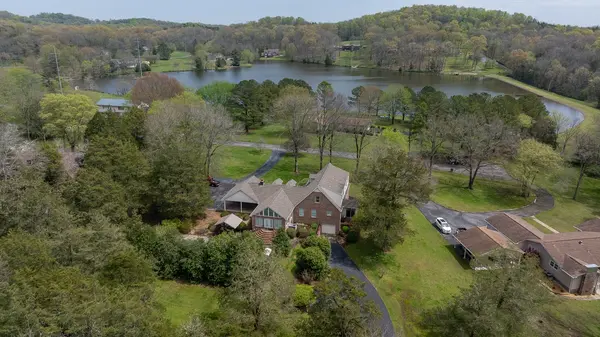 7 Lakewood Ln, Fayetteville, TN 37334