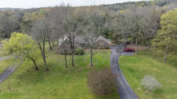 7 Lakewood Ln, Fayetteville, TN 37334