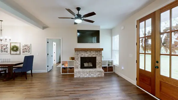 3694 Mealer Rd, Chapel Hill, TN 37034