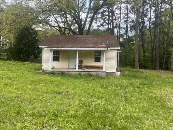 1372 Natchez Trace Rd, Camden, TN 38320