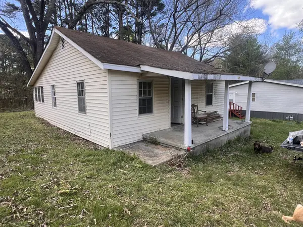 1372 Natchez Trace Rd, Camden, TN 38320