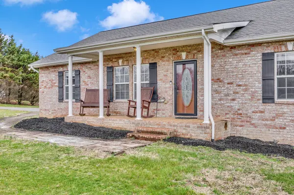 1062 Talon Dr, Columbia, TN 38401