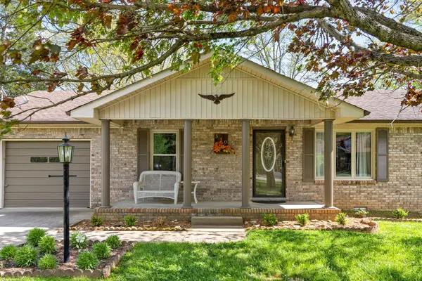 510 Lakeview Cir, Tennessee Ridge, TN 37178
