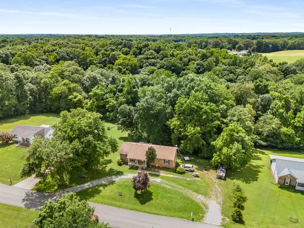 319 Sanders Ln, Ashland City, TN 37015