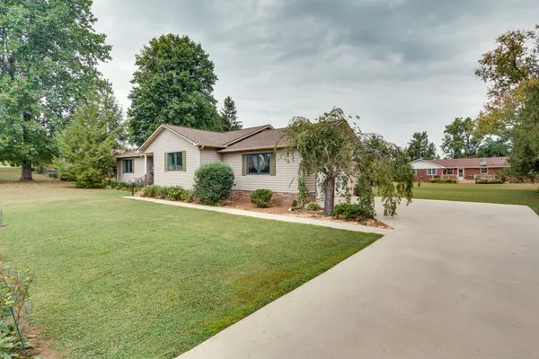 318 Woodland Dr, Decherd, TN 37324