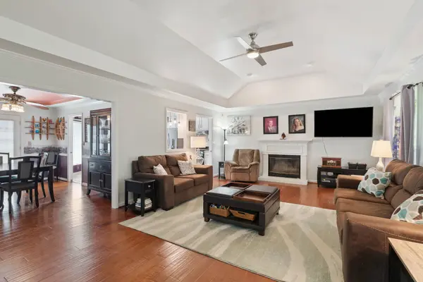 418 Lake Cir, Columbia, TN 38401
